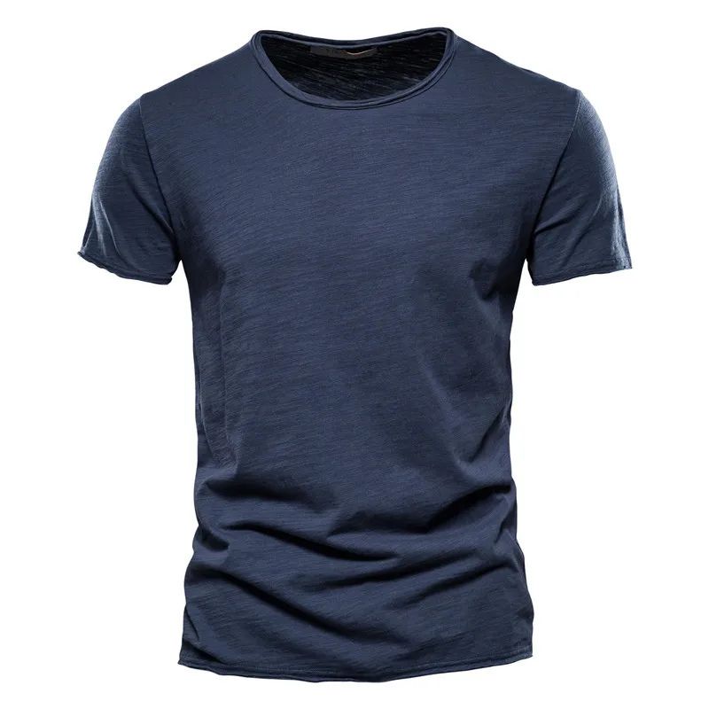 Comfort en Stijl in Eén T-shirt
Ervaar ultiem draagcomfort met dit ademende katoenen zomer T-shirt, ontworpen voor de moderne man die functionaliteit en stijl naadloos wil combineren. Perfect voor warme dagen, biedt dit T-shirt een frisse uitstraling zonder in te leveren op comfort.

Belangrijkste Kenmerken:
Ademend Katoen: Gemaakt van hoogwaardige, luchtige katoenstof die je koel houdt, zelfs op de warmste dagen.
Comfortabele Pasvorm: De zachte stof en de licht getailleerde snit zorgen voor een moeiteloos 