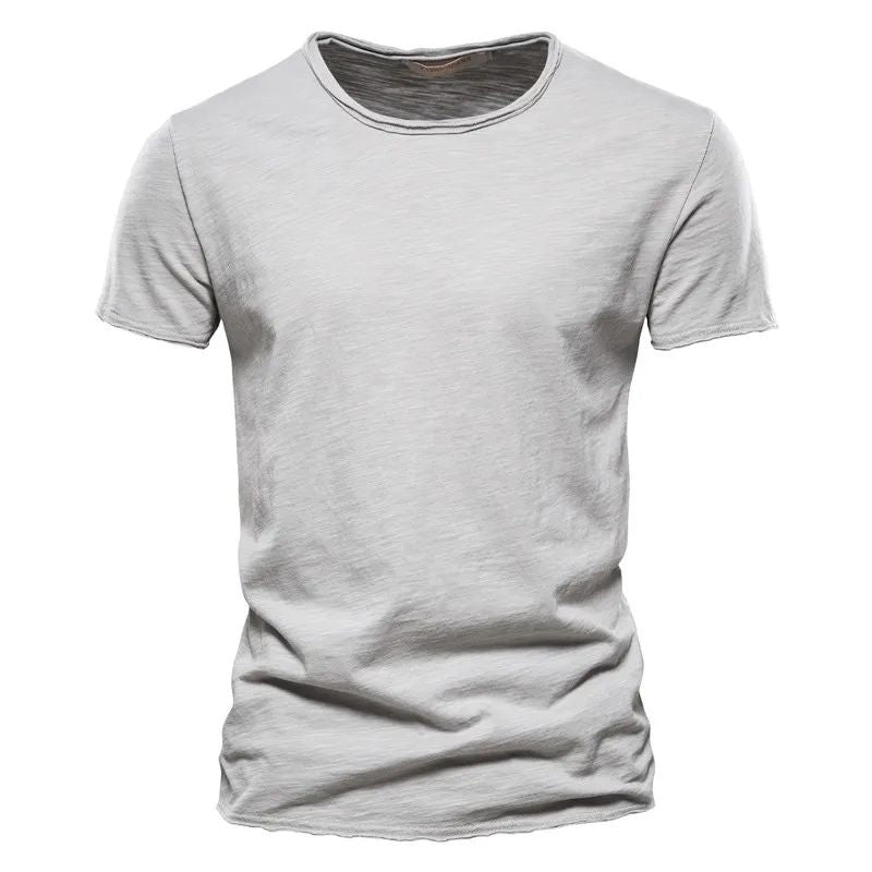 Comfort en Stijl in Eén T-shirt
Ervaar ultiem draagcomfort met dit ademende katoenen zomer T-shirt, ontworpen voor de moderne man die functionaliteit en stijl naadloos wil combineren. Perfect voor warme dagen, biedt dit T-shirt een frisse uitstraling zonder in te leveren op comfort.

Belangrijkste Kenmerken:
Ademend Katoen: Gemaakt van hoogwaardige, luchtige katoenstof die je koel houdt, zelfs op de warmste dagen.
Comfortabele Pasvorm: De zachte stof en de licht getailleerde snit zorgen voor een moeiteloos 