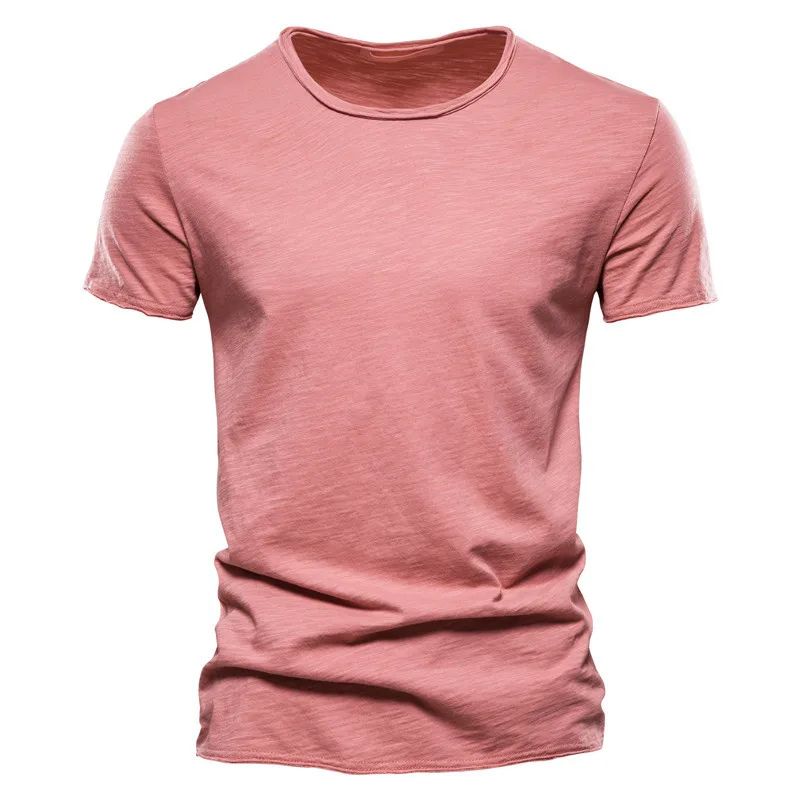 Comfort en Stijl in Eén T-shirt
Ervaar ultiem draagcomfort met dit ademende katoenen zomer T-shirt, ontworpen voor de moderne man die functionaliteit en stijl naadloos wil combineren. Perfect voor warme dagen, biedt dit T-shirt een frisse uitstraling zonder in te leveren op comfort.

Belangrijkste Kenmerken:
Ademend Katoen: Gemaakt van hoogwaardige, luchtige katoenstof die je koel houdt, zelfs op de warmste dagen.
Comfortabele Pasvorm: De zachte stof en de licht getailleerde snit zorgen voor een moeiteloos 