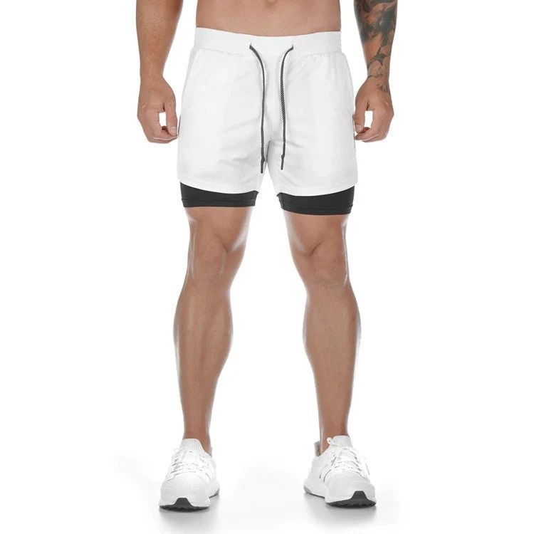 Lichtgewicht en ademende trainingsshorts voor heren met elastische taille en compressievoering.







