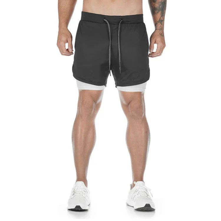 Lichtgewicht en ademende trainingsshorts voor heren met elastische taille en compressievoering.







