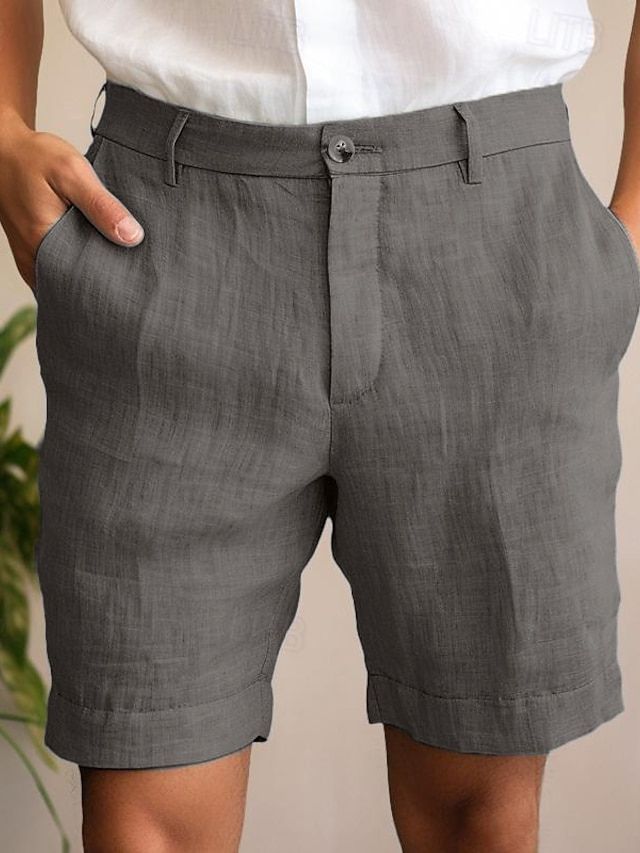 Chique herenshorts voor de zomer in zwart, met knoopsluiting en ademend materiaal voor een verfijnde uitstraling.