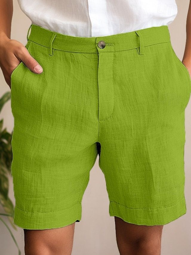 Chique herenshorts voor de zomer in zwart, met knoopsluiting en ademend materiaal voor een verfijnde uitstraling.