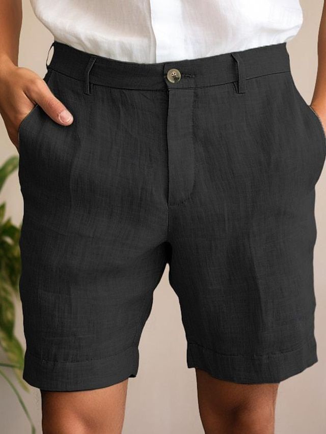 Chique herenshorts voor de zomer in zwart, met knoopsluiting en ademend materiaal voor een verfijnde uitstraling.