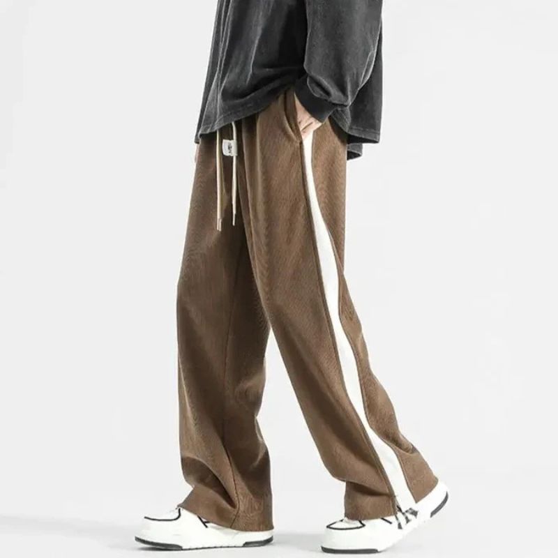 Stijlvolle corduroy joggers voor heren met zijstrepen, ideaal voor de zomer.