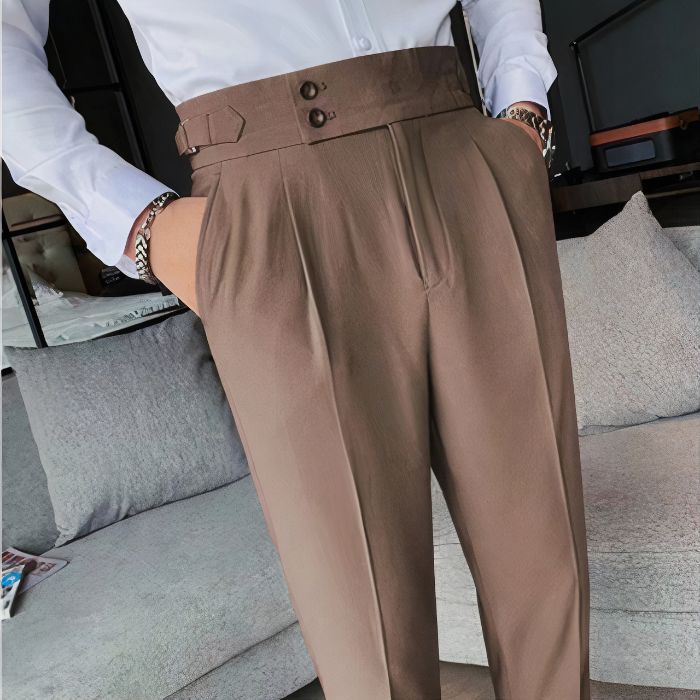 Stijlvolle hoge herenpantalon met verfijnde details en een elegante pasvorm.