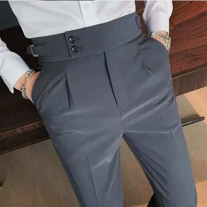 Stijlvolle hoge herenpantalon met verfijnde details en een elegante pasvorm.