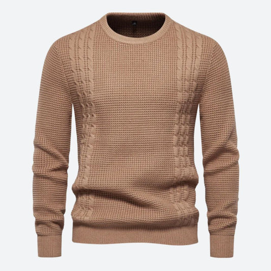 Elegante trui voor mannen with premium knit fabric, cable knit design, and ribbed cuffs, ideal for fall or winter days.