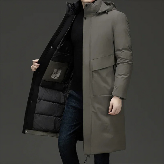 Klassieke geïsoleerde winterparka voor heren, olijfgroen, met wind- en waterafstotend materiaal en een minimalistische uitstraling.