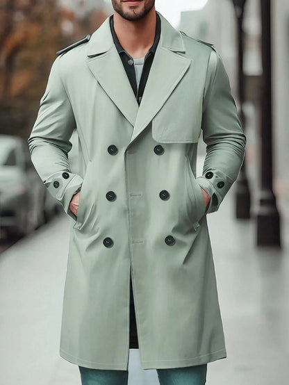 Klassieke winter trenchcoat voor mannen met een double-breasted ontwerp en elegante pasvorm.






