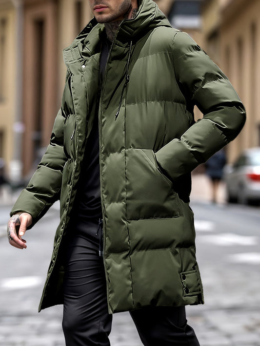 Luxe pufferjack voor heren in zwart, ideaal voor koude winterdagen met een stijlvolle en moderne look.







