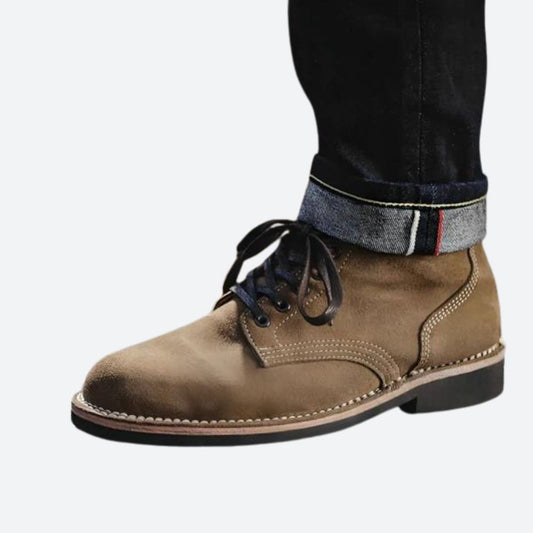 Premium leren schoenen voor mannen met comfortabele binnenzool, stevige buitenzool, en tijdloze afwerking, ideaal voor herfst- en winterdagen.