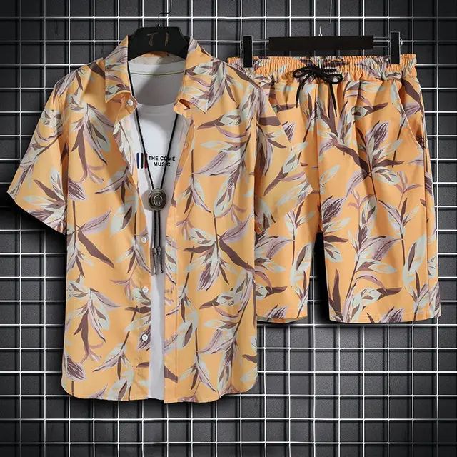 Set ademende en veelzijdige zomerkleding voor heren met tropische prints en luchtige pasvorm.