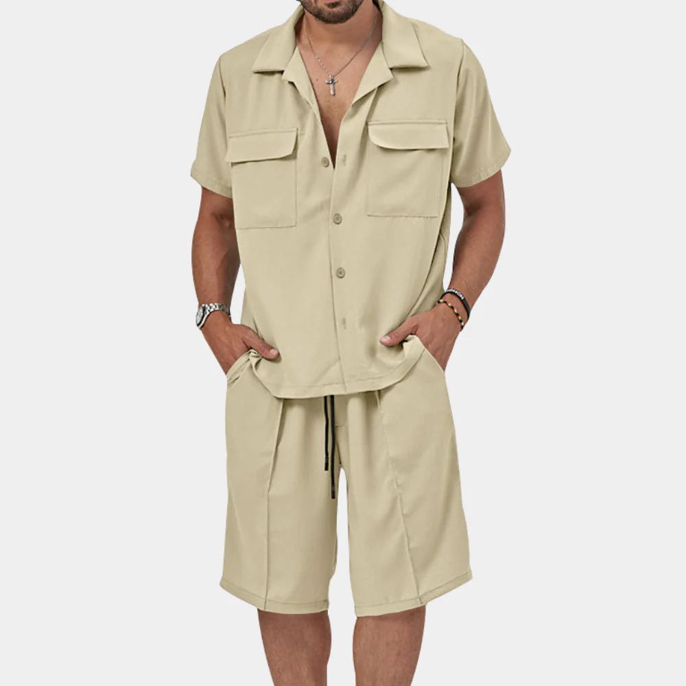 Slanke zomerset voor mannen met luchtige stof en een moderne pasvorm.