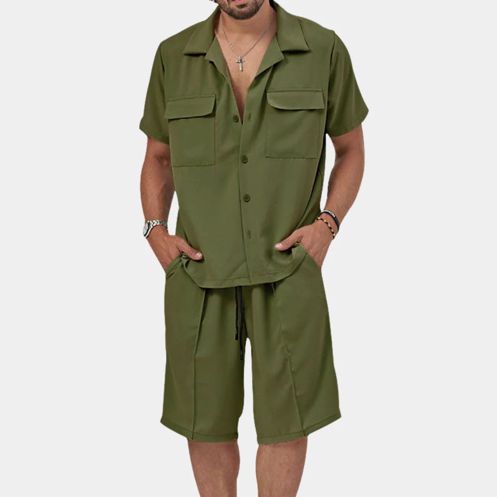 Slanke zomerset voor mannen met luchtige stof en een moderne pasvorm.