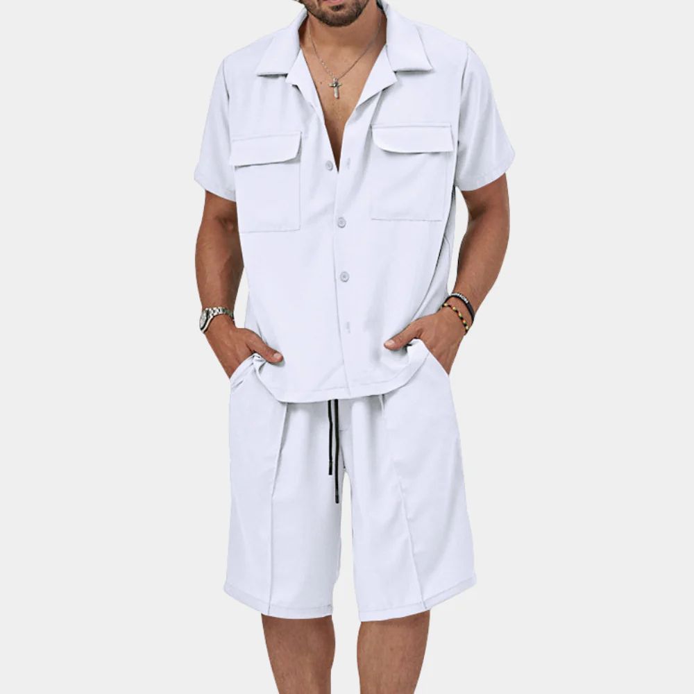 Slanke zomerset voor mannen met luchtige stof en een moderne pasvorm.