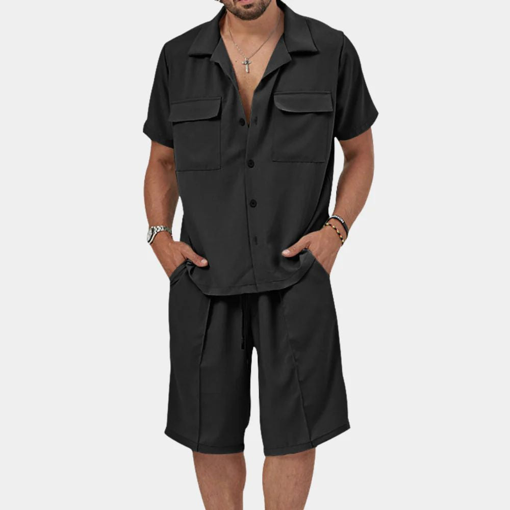 Slanke zomerset voor mannen met luchtige stof en een moderne pasvorm.