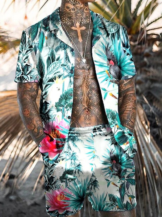 Stijlvol Hawaiiaans shirt en korte broek met levendige tropische prints voor de zomer.