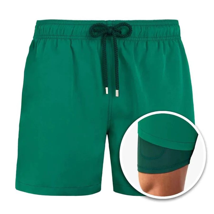 Trendy zwemshorts voor heren met tropisch bladmotief, perfect voor zomerse strand- en wateractiviteiten.