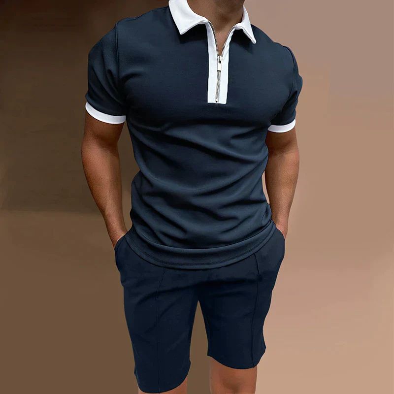 Moderne zomerset voor heren met een stijlvolle half-zip polo en comfortabele shorts, ideaal voor casual en chique gelegenheden.