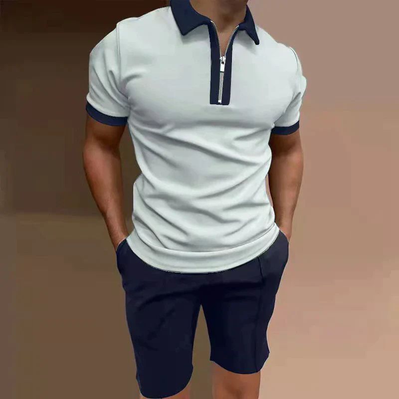 Moderne zomerset voor heren met een stijlvolle half-zip polo en comfortabele shorts, ideaal voor casual en chique gelegenheden.