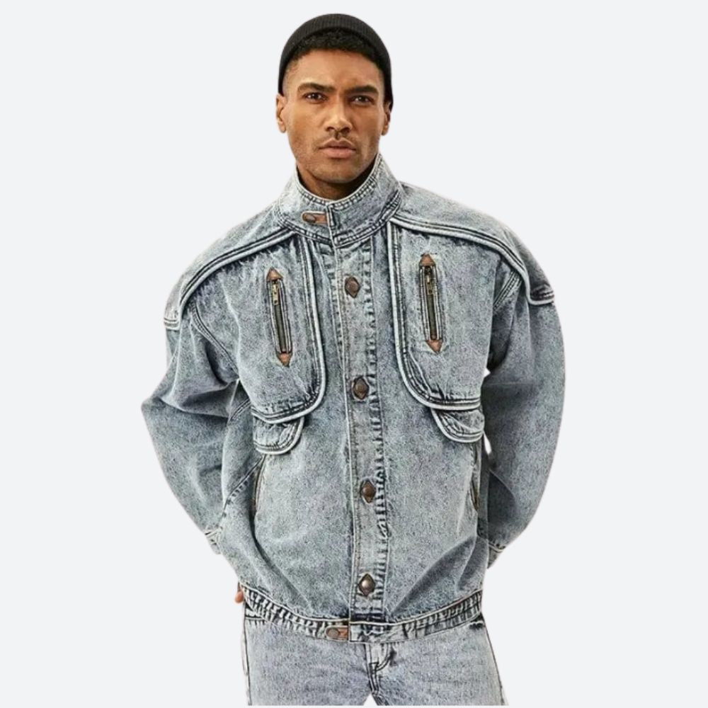 Stijlvolle, trendy spijkerjas voor mannen, ideaal voor herfst- en winterdagen, gemaakt van hoogwaardig denim.