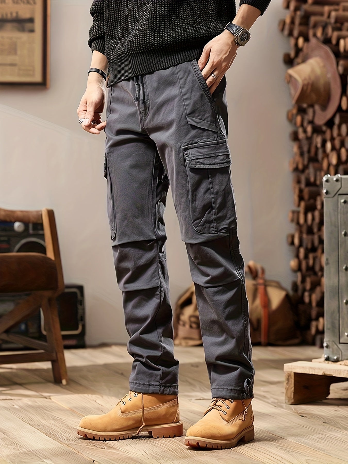 Grijze cargo broek voor mannen met elastische tailleband en zijzakken, ideaal voor casual en outdoor looks.