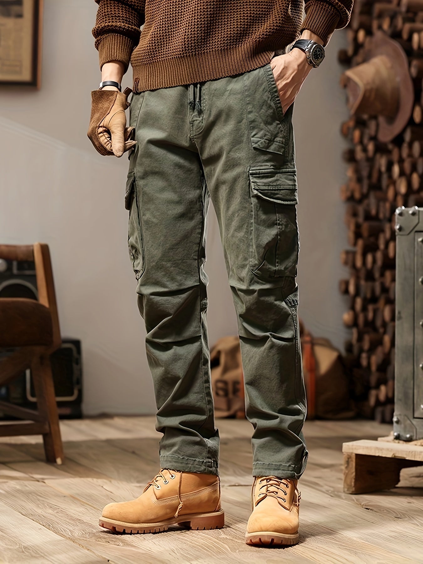 Grijze cargo broek voor mannen met elastische tailleband en zijzakken, ideaal voor casual en outdoor looks.