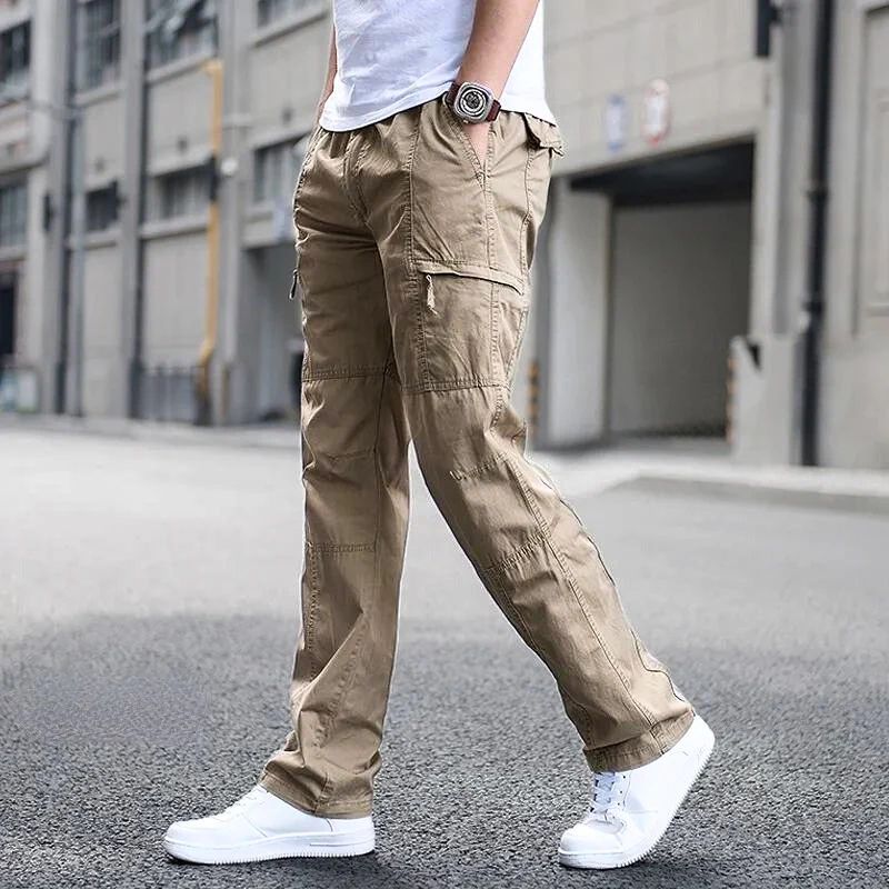 Stretchy heren zomer cargo broek met een comfortabele pasvorm en praktische zakken.







