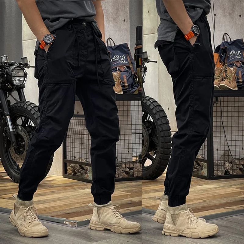 Stijlvolle en functionele tactische cargo broek voor heren, ideaal voor outdoor en casual gebruik.