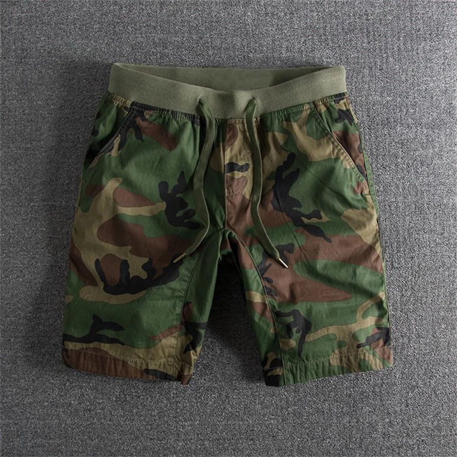 Stoere camouflage herenshort met elastische tailleband en ademend materiaal voor ultiem zomercomfort.