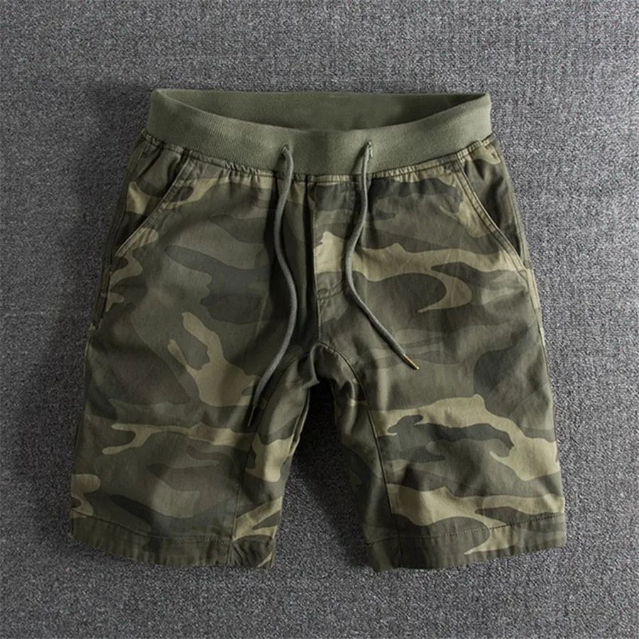 Stoere camouflage herenshort met elastische tailleband en ademend materiaal voor ultiem zomercomfort.