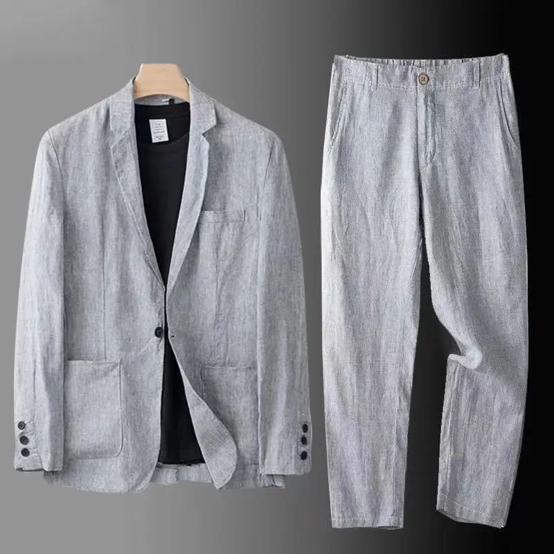 Elegante heren linnen set in lichtgrijs, bestaande uit een blazer en broek voor een zomerse, stijlvolle look.