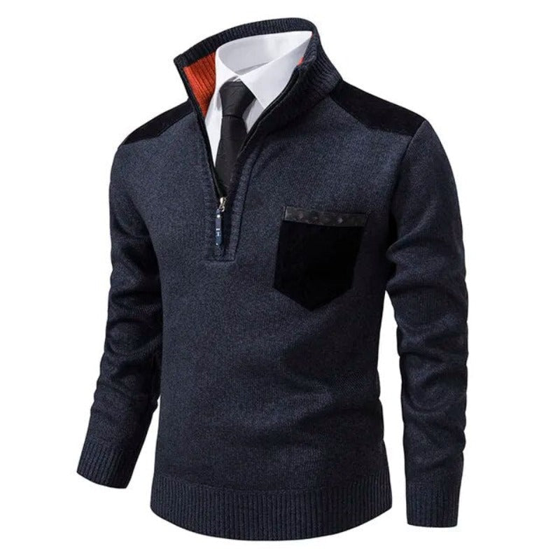 Warme winterpullover voor mannen in bruin met opstaande kraag, halve rits en contrasterende schouderdetails.